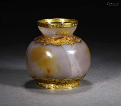 A LIAO DYNASTY AGATE BRUSH WASHER