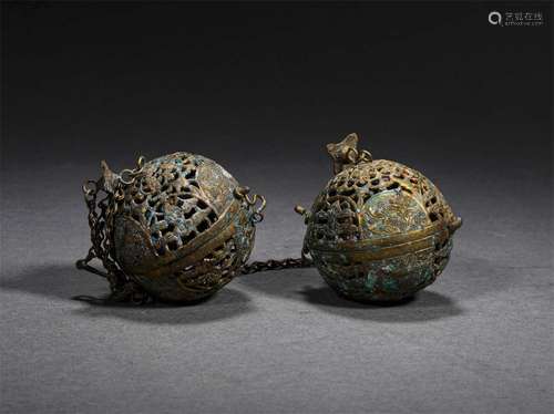 A QING DYNASTY BRONZE GILT PENDANT