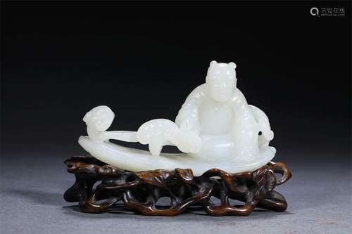 A QING DYNASTY HETIAN JADE DECORATION