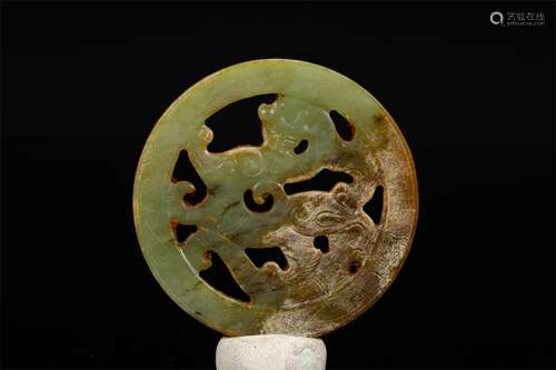 A HAN DYNASTY HETIAN JADE PENDANT