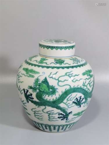 A PAIR OF QING DYNASTY CLASHINGCOLOR GREEN DRAGON EIGHT TREA...