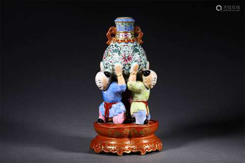 A QING DYNASTY FAMILLE ROSE DECORATION