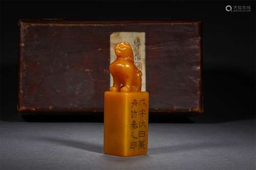 A QING DYNASTY TIANHUANG BEAST BUTTON SEAL