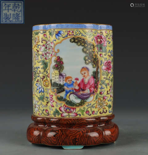 QIANLONG YELLOW GLAZE FIGURE PATTERN BRUSH POT