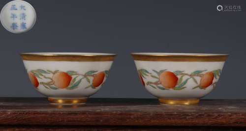 PAIR OF YONGZHENG FAMILLE ROSE GLAZE CUPS