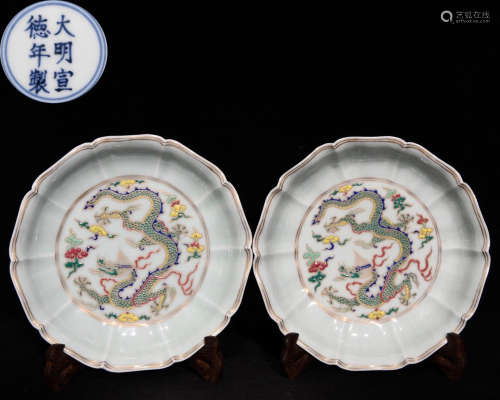 XUANDE MARK WUCAI GLAZE DISH OUTLINE IN GOLD