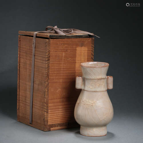 SONG DYNASTY, CHINESE GUAN WARE VASE