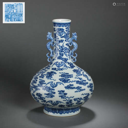 A BLUE AND WHITE PORCELAIN DOUBLE-EARED VASE, THE QIANLONG P...