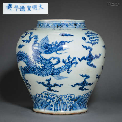 A BLUE AND WHITE DRAGON-PATTERNED JAR, XUANDE, MING DYNASTY,...
