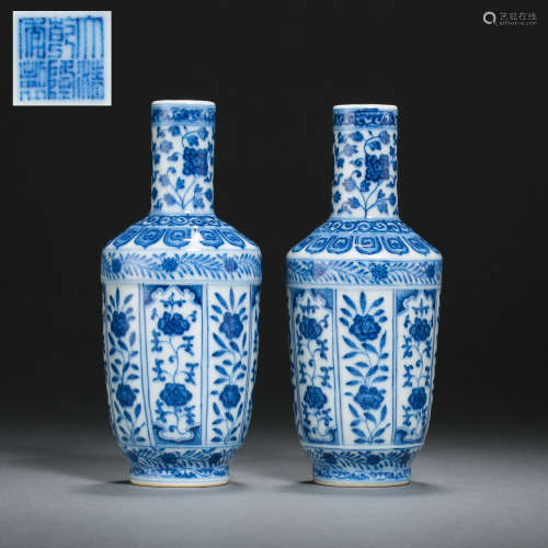 A PAIR OF BLUE AND WHITE PORCELAIN VASES, QIANLONG PERIOD OF...