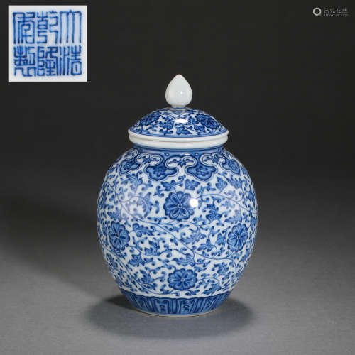 A BLUE AND WHITE PORCELAIN JAR WITH LID, QIANLONG PERIOD OF ...