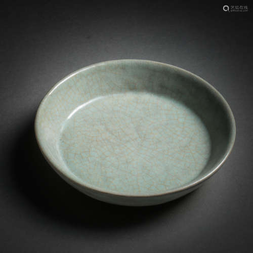 SONG DYNASTY, CHINESE GUAN WARE CELADON WASH
