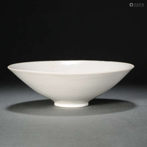 NORTHERN SONG DYNASTY, CHINESE DING WARE WHITE PORCELAIN BOW...