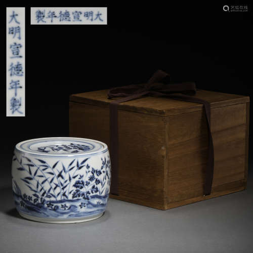 A BLUE AND WHITE PORCELAIN CRICKET JAR, XUANDE PERIOD OF THE...