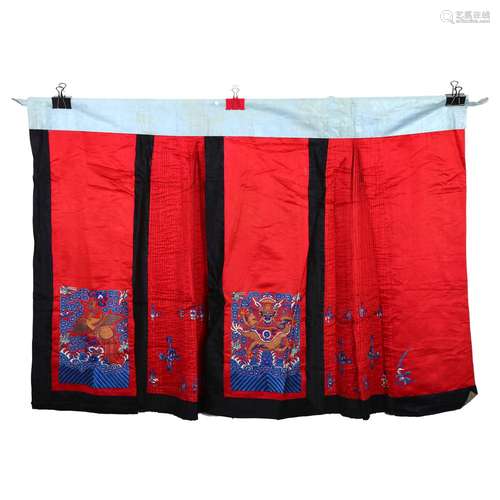 A RED-GROUND EMBROIDERED 'DRAGONS' SKIRT