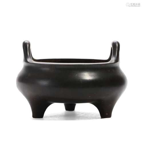 A BRONZE TRIPOD INCENSE BURNER WITH HANDLES