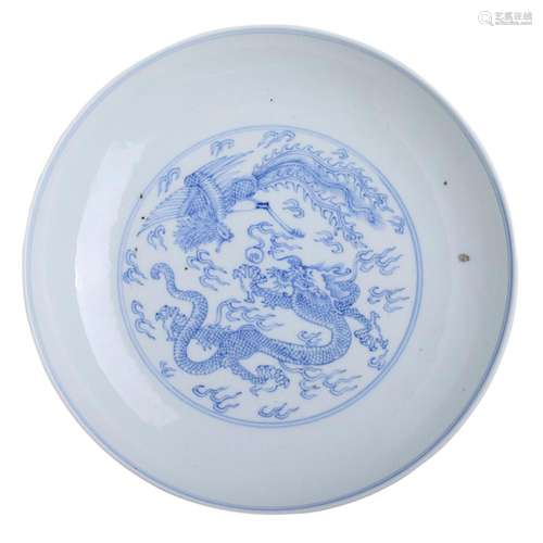 A BLUE AND WHITE 'DRAGON AND PHOENIX' DISH