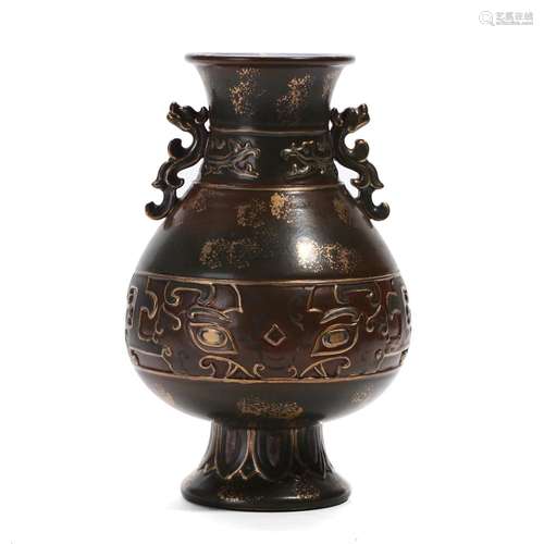 A BRONZE VESSEL-FORMED GOLD-PAINTED PORCELAIN VASE