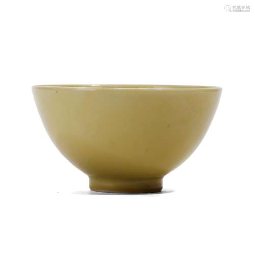 A YELLOW-GLAZED BOWL