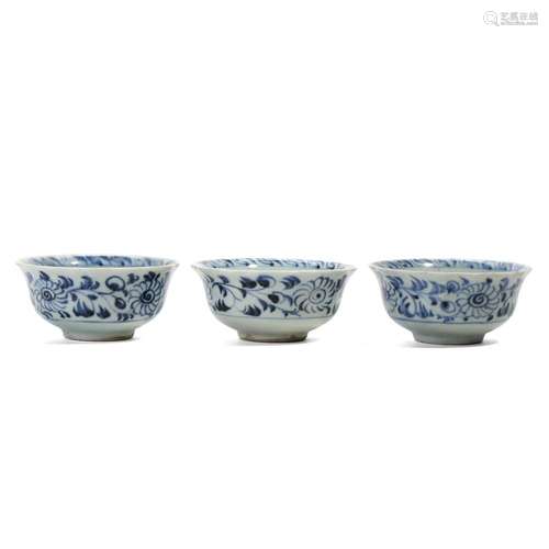 THREE BLUE AND WHITE TEACUPS