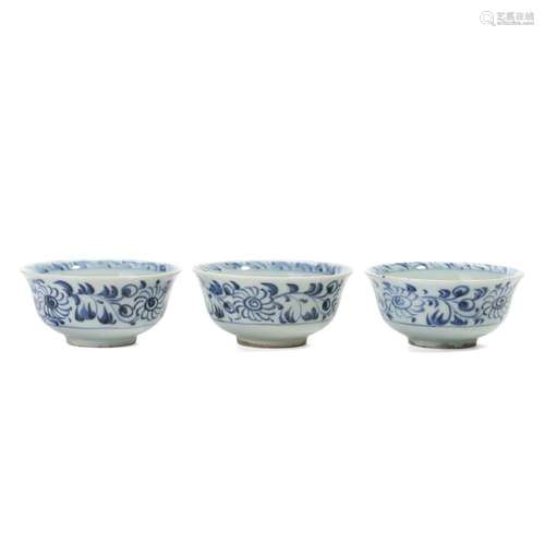 THREE BLUE AND WHITE TEACUPS