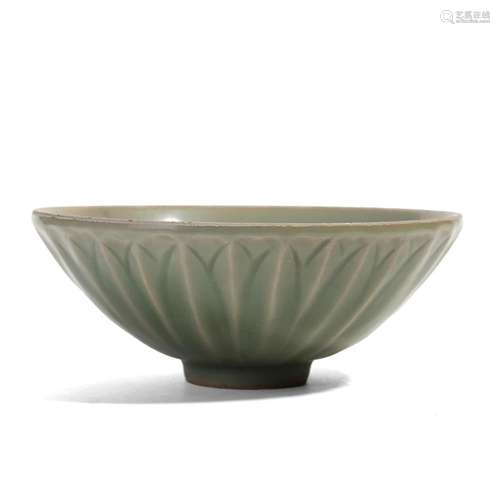 A LONGQUAN CELADON FLORAL BOWL