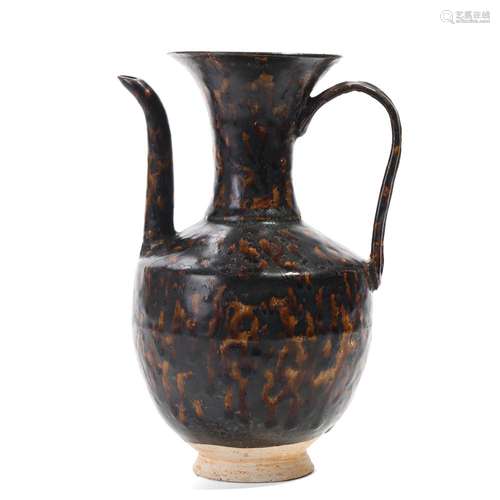 A 'JIZHOU' TORTOISESHELL-GLAZED EWER