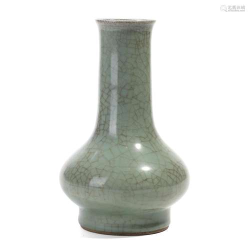 A STRAIGHT-RIM 'GE' VASE