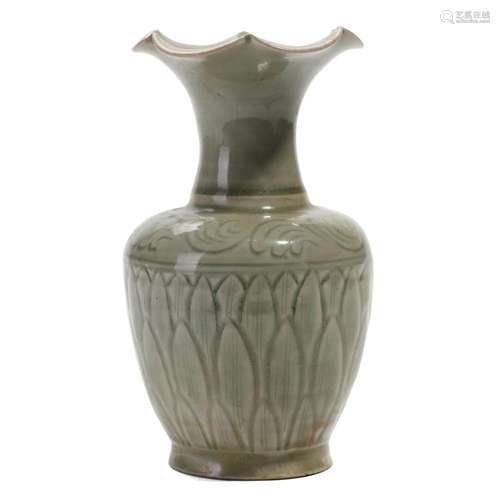 A LONGQUAN FLOWER-FORMED MOUTH VASE