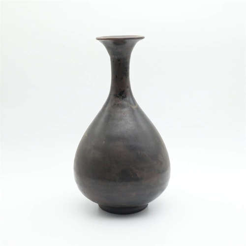 A Black-Glazed Pottery Pear-Shaped Vase