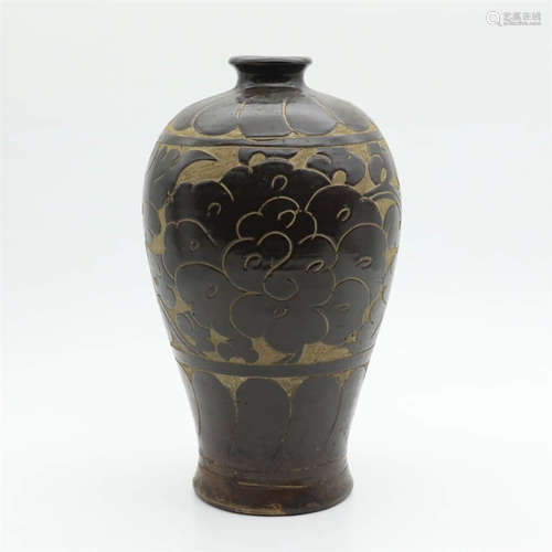 A Cizhou Kiln Sgraffiato Floral Vase