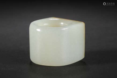 A Hetian Jade Thumb Ring