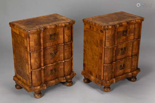 Pair of small Venetian chest of drawers