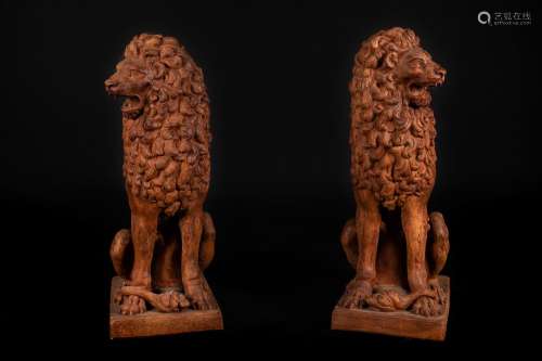 Pair of sitting lions