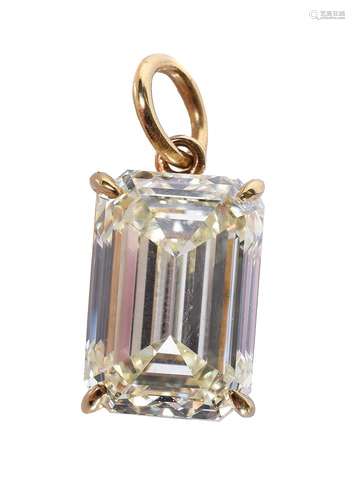 A single stone diamond pendant