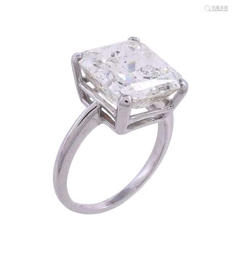 A single stone diamond ring