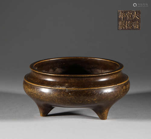 Ming Dynasty, copper Xuande three foot stove明代，銅質宣德款三...