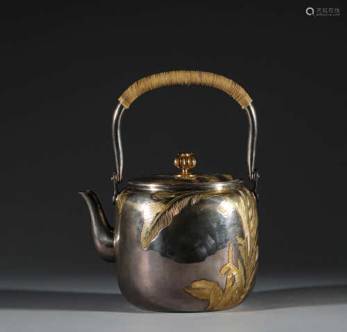 Japan, pure silver inlaid gold handle pot日本，純銀嵌金提梁壺