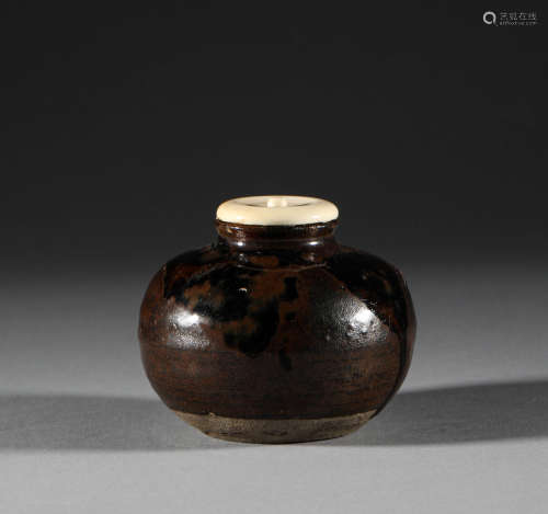 In Song Dynasty, sauce glazed jar宋代，醬釉罐