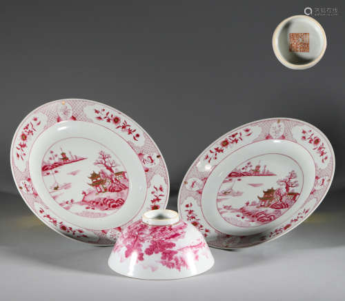 In the Qing Dynasty, there were two painted red plates and o...