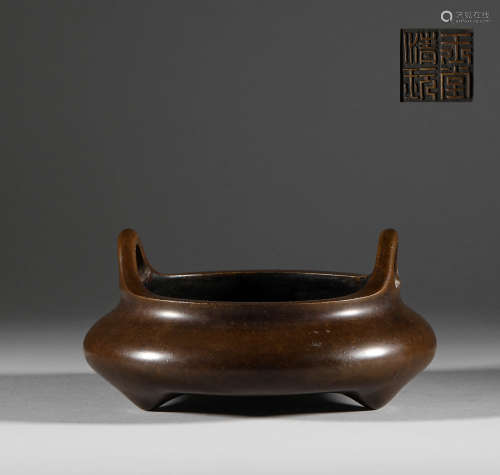 In the Qing Dynasty, the bronze tripod furnace was used清代，...
