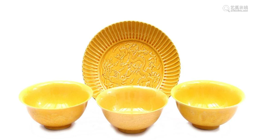 Lot with yellow porcelain