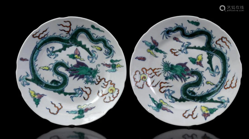 2 plates with dragon decor