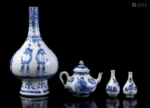 Chinese porcelain bottle, teapot and 2 bibelotjes