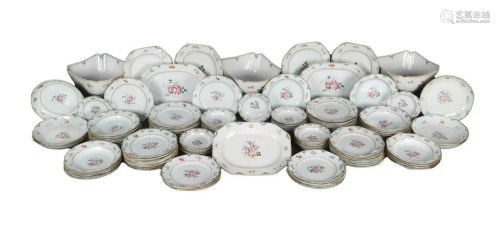 117-piece Chinese porcelain dinner set Famille Rose,
