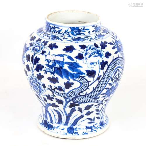 A Chinese blue and white dragon vase, with 4 character marks...