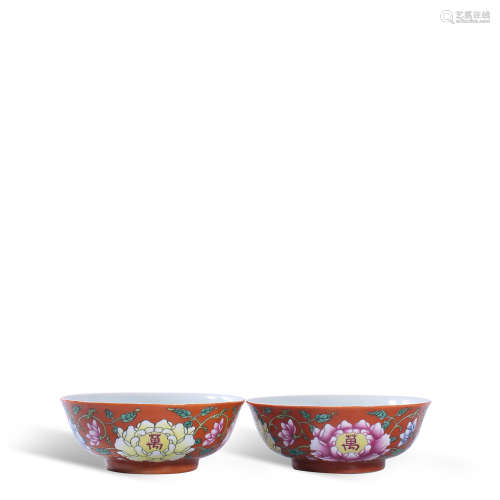 A pair of pastel flower bowl in Kangxi of Qing Dynasty