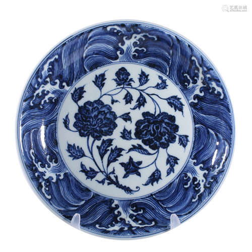 Blue and white flower plate in Ming Dynasty