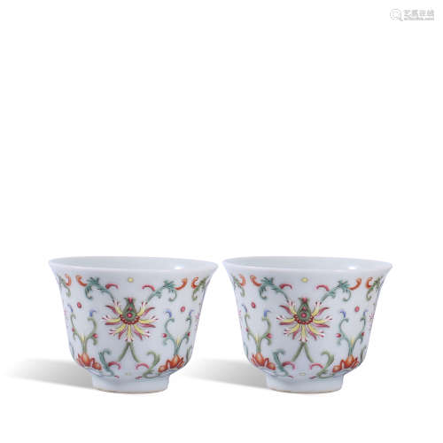 A pair of pastel lotus cup in Qianlong of Qing Dynasty