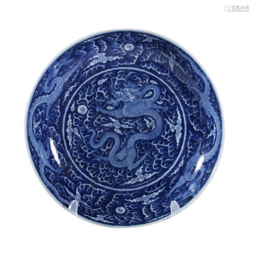 Blue and white dragon plate in Qing Dynasty